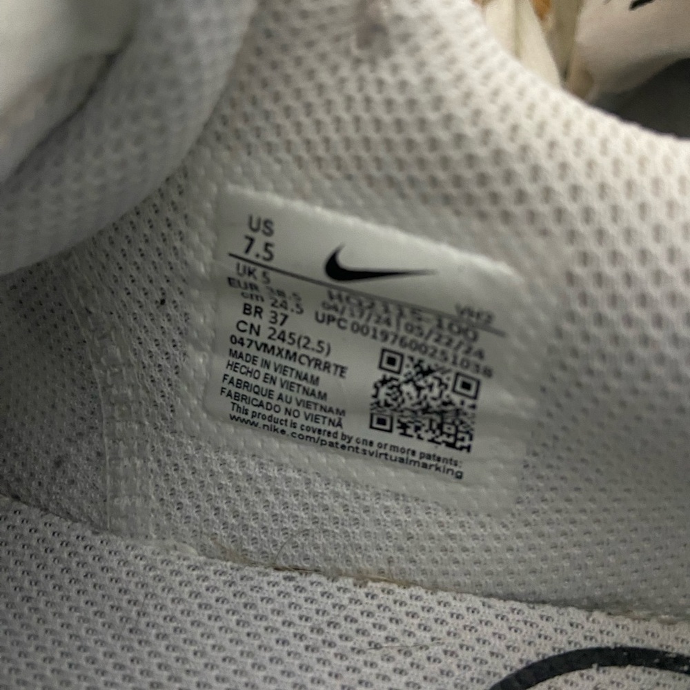 Nike cheetah air max sneakers 7.5 - Picture 7 of 7